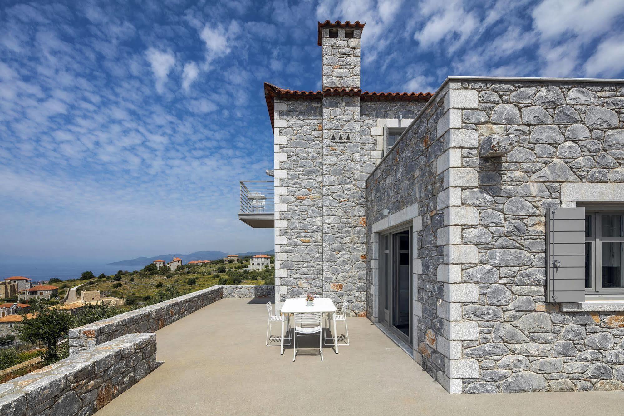 Asanti Villa Lévktron